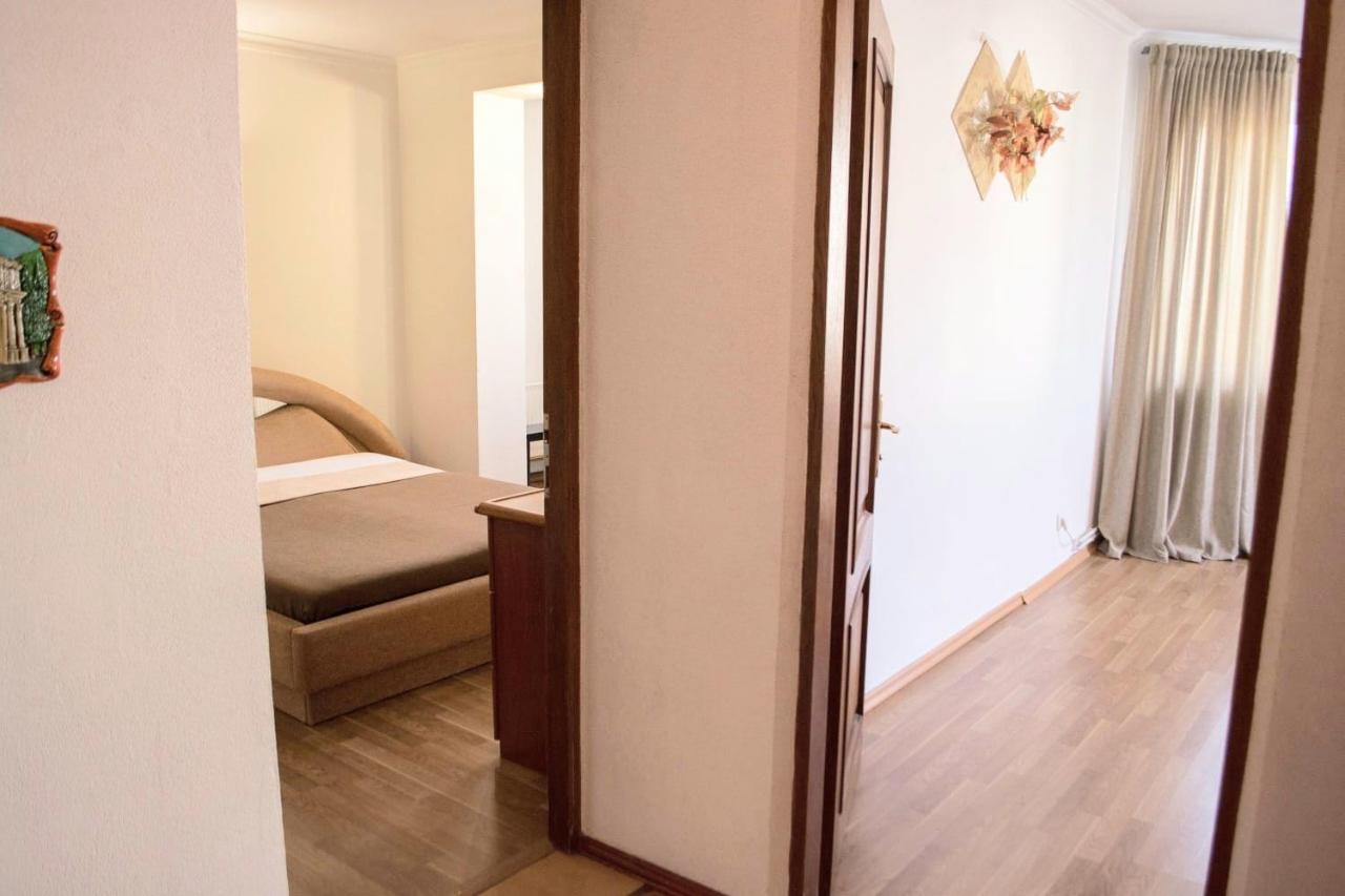 Stefan Cel Mare Apartment Chisinau Ngoại thất bức ảnh